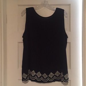 Women’s sleeveless shirt